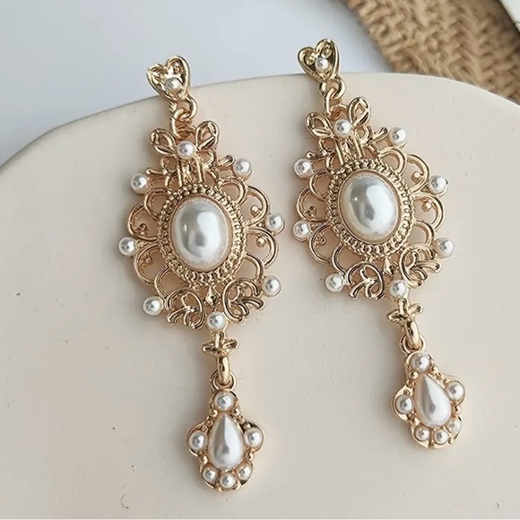Pearl Vintage Earrings - Picture 1 of 4